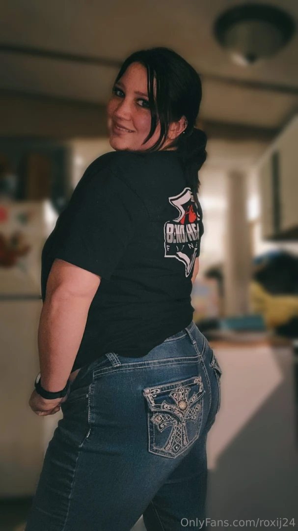 Swipe left to see me bent over the counter ass cheeks spread apart part 1 