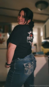 Swipe left to see me bent over the counter ass cheeks spread apart part 1