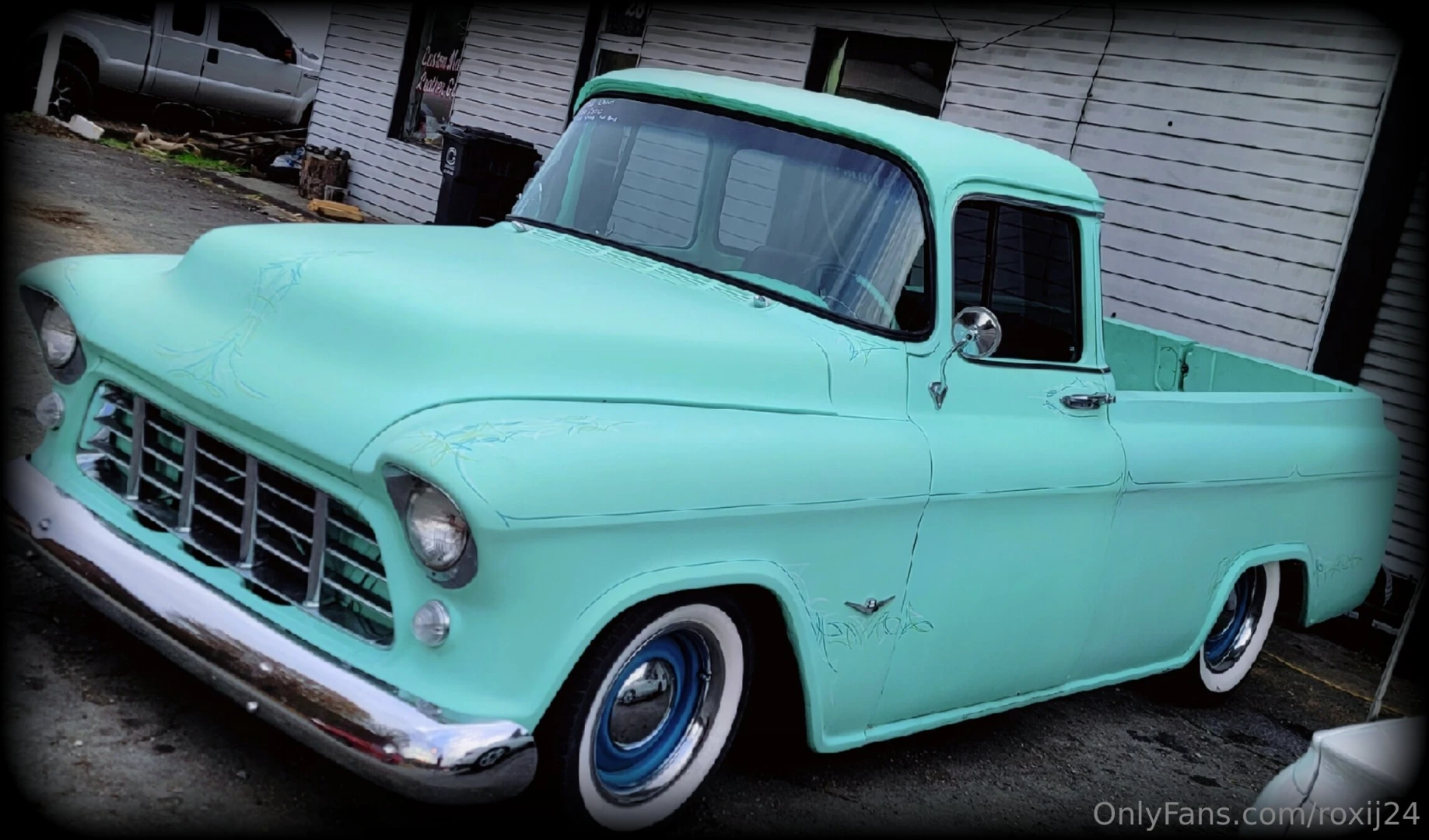 Saw this sexy truck at a shop today and had to ask the owner if i part 2 