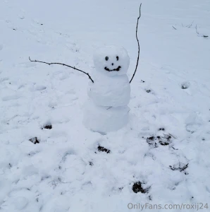 Its snowing in alabama i m so excited i love snow enjoy the snowman