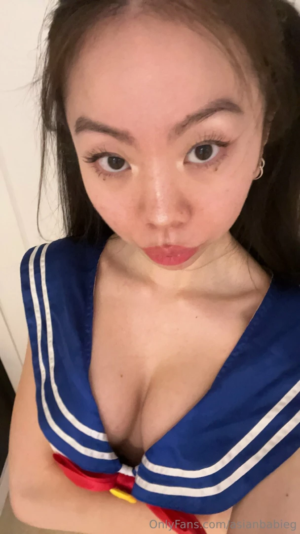 Shoutout to nic for this hot outfit should i make a big or small 