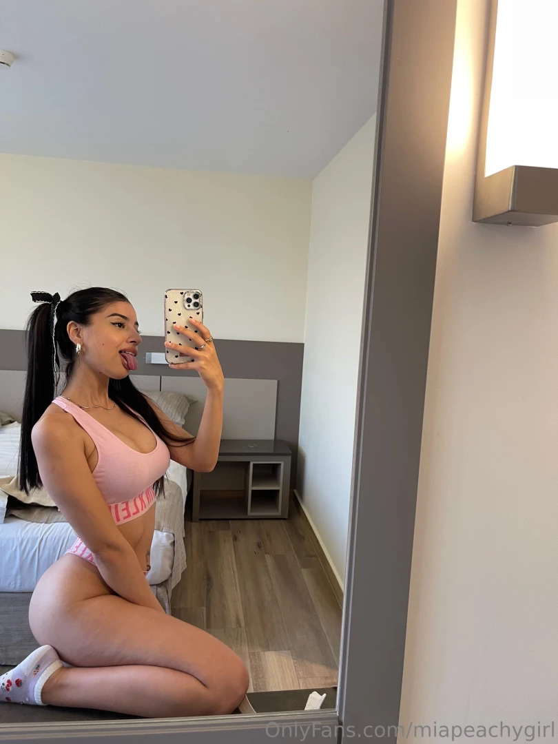 I wanna be your baddie but only if you talk to me to the chat and part 4 