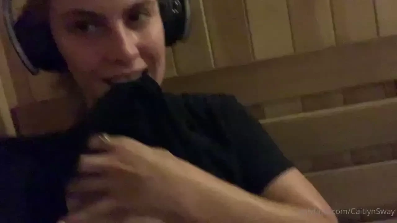 Very smol sweaty jiggles from me to you hope your week is off to a 