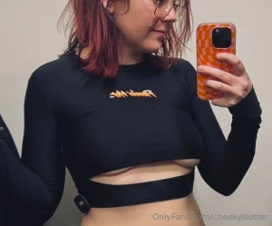 Got the cutesttt hottest top when i went thrifting last night now i