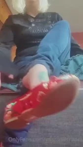 Stinky sweaty sore feet - who s up to rub amp kiss them better