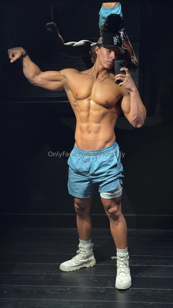 6 3 215lbs 11 years of natural training 