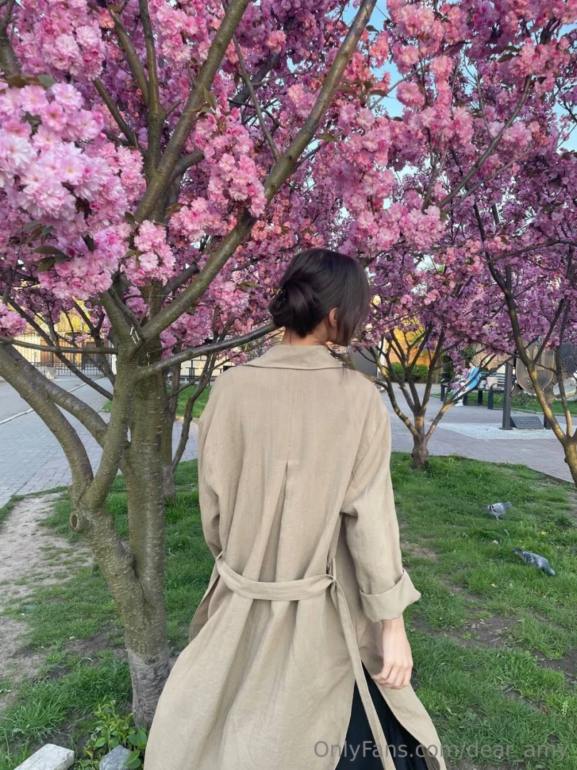 I dream of walking around without my phone but someone still sneaking 