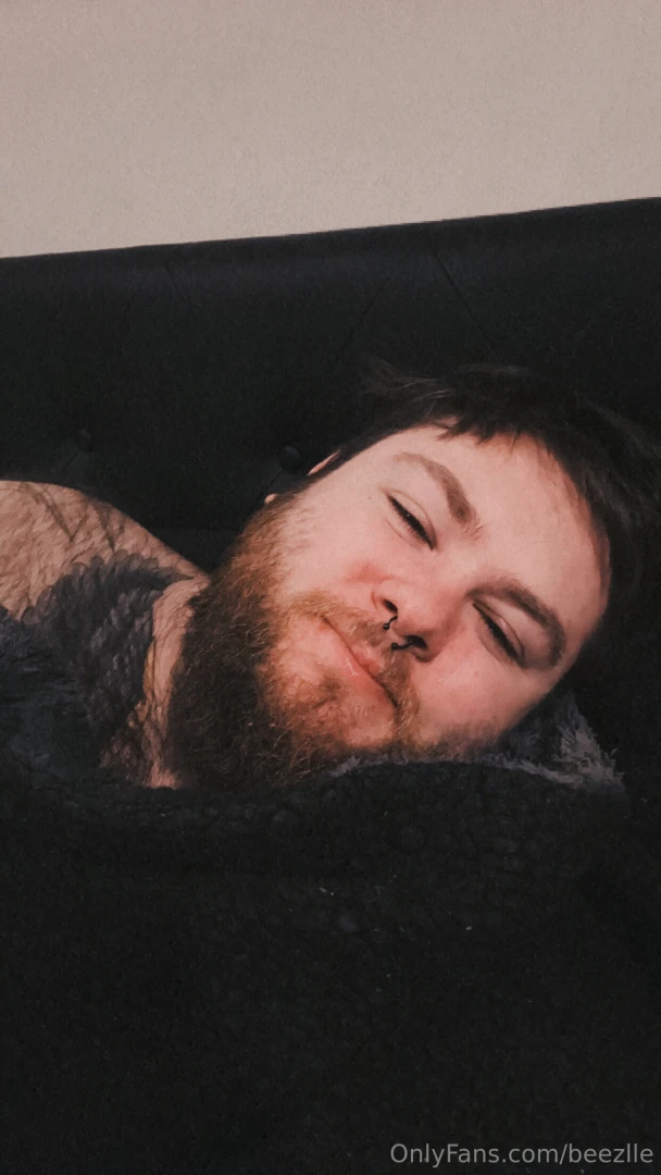 Please come cuddle i m begging you babe 
