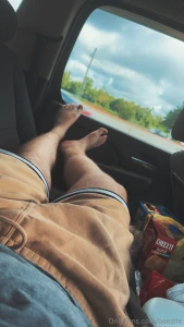 Do ya ll like feet pics this was from like a 18 hour roadtrip lol i