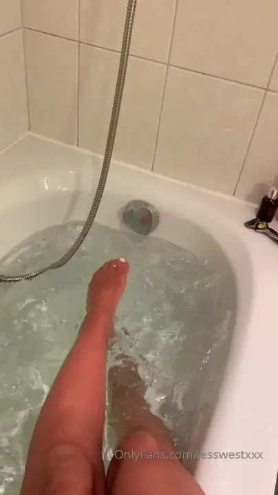 Feet in the bath and naked 