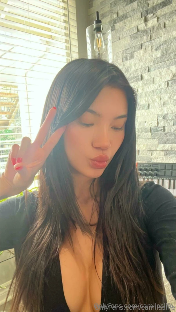 I m not just any girl i m your favorite distraction 