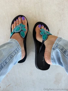 What do we think of these wedged flip flops i think they go well with