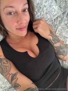 I know you re staring at my cleavage right now why aren t you in my