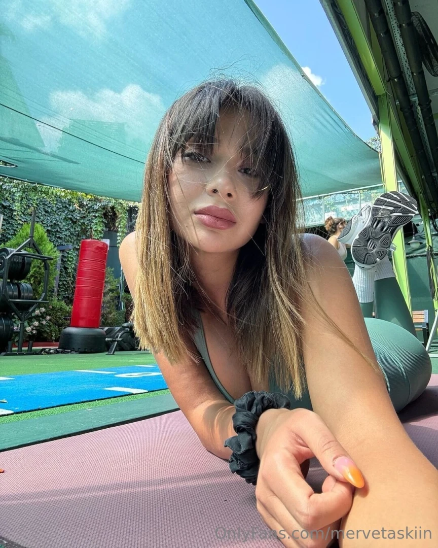 Just a little reminder that your favorite distraction is here part 1 