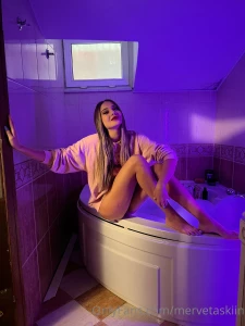 Kar na b yle ksaam napabilirsin ki yava yava soyunarak jakuziye girsem