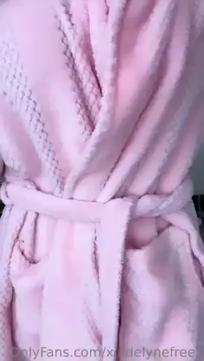 Babe i completely un-do my dressing gown to show you my full nude 