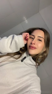 Me when i see u also me when u just keep staring at me