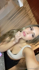 Wanting u to look at my eyes but u end up looking at something else