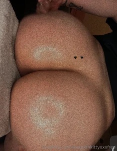 Watch me oil my ass up while i bounce and play with it