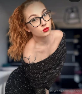 Scrolling cute girl lilyyrosse loves tearing with her pussy she looks part 369