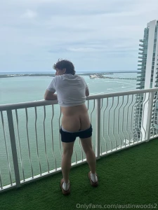 I couldn t help myself i had to cum