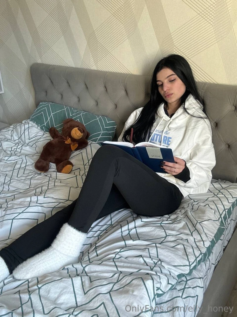 Ozzzzy vibes lil journaling and my fave teddy chillin with me 3 some part 1 