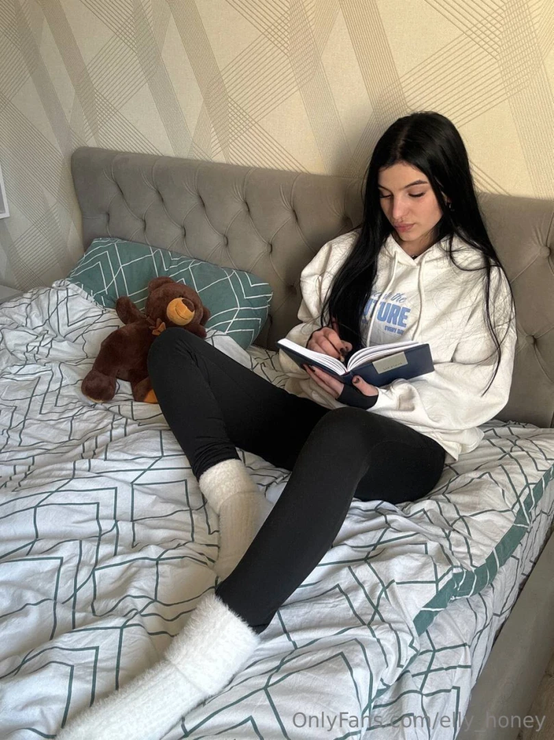 Ozzzzy vibes lil journaling and my fave teddy chillin with me 3 some 