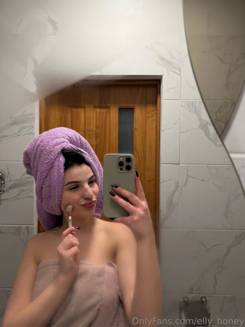 Check me out fresh outta the shower n doin my fave morning thing - 
