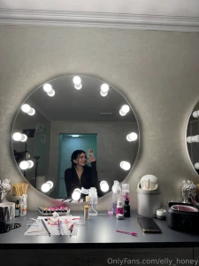 Omg i totally livin my best glam life rn sitin pretty at the mirror