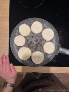 I turned on my inner hostess and cooked the most delicious syrniki