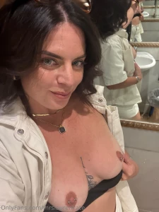 Little bathroom selfie for you