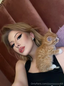 Hi my horny readers today i want to ask you what animal you associate