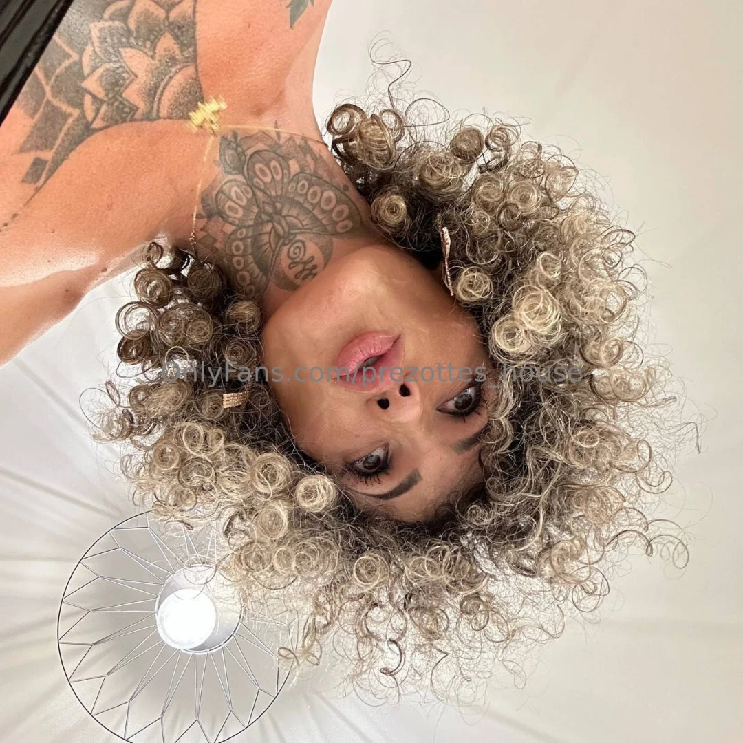 Hey my slave spit in your mouth 