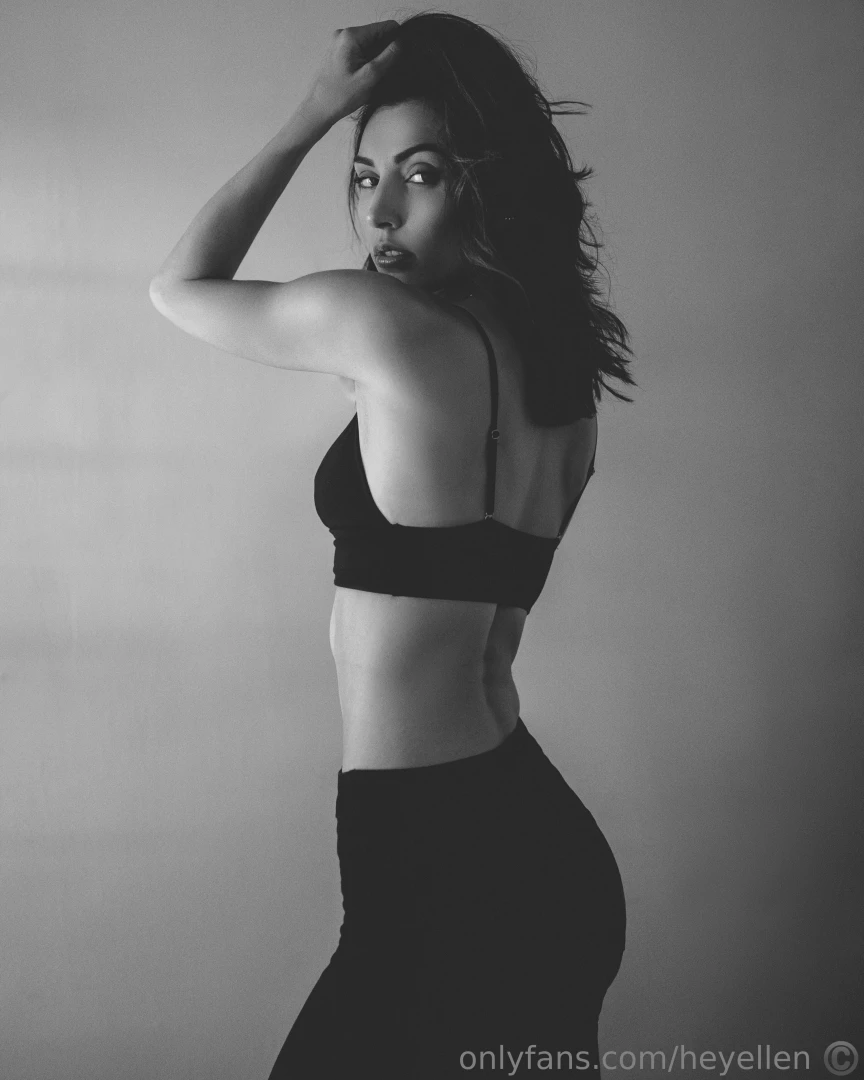 Hi loves when should i go live next please vote for when you can join 