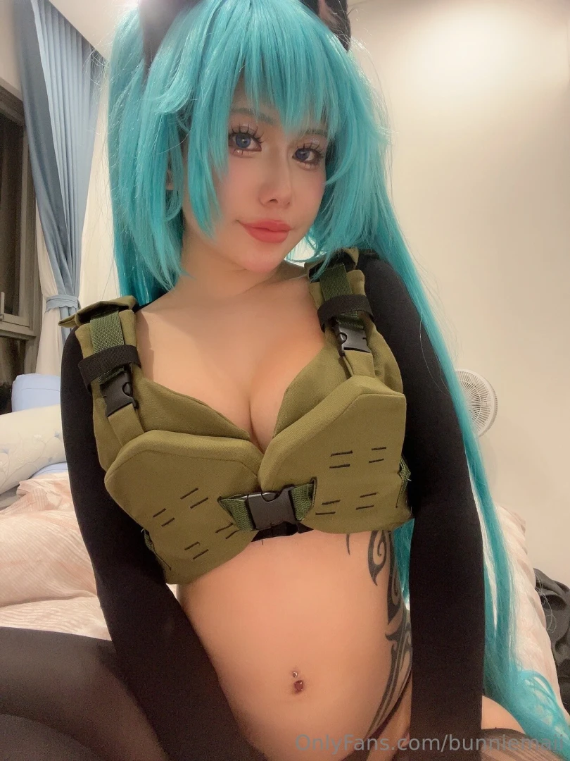 Army miku my ass getting fatter and you can see it clearly in this part 1 