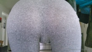 diybabe6661 - My gray sweatpants looking amazing hehe shaking my ass swipe for the 