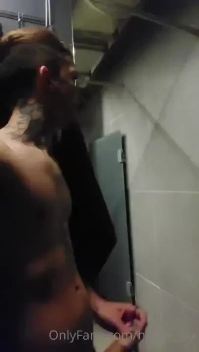 Wanna take a shower with me at the gym more 5 minutes of v deo on chat 