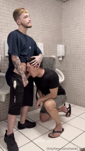 hariel_xxx1 - Raw fuck in public bathroom almost ended bad cruising raw bathroom part 4 