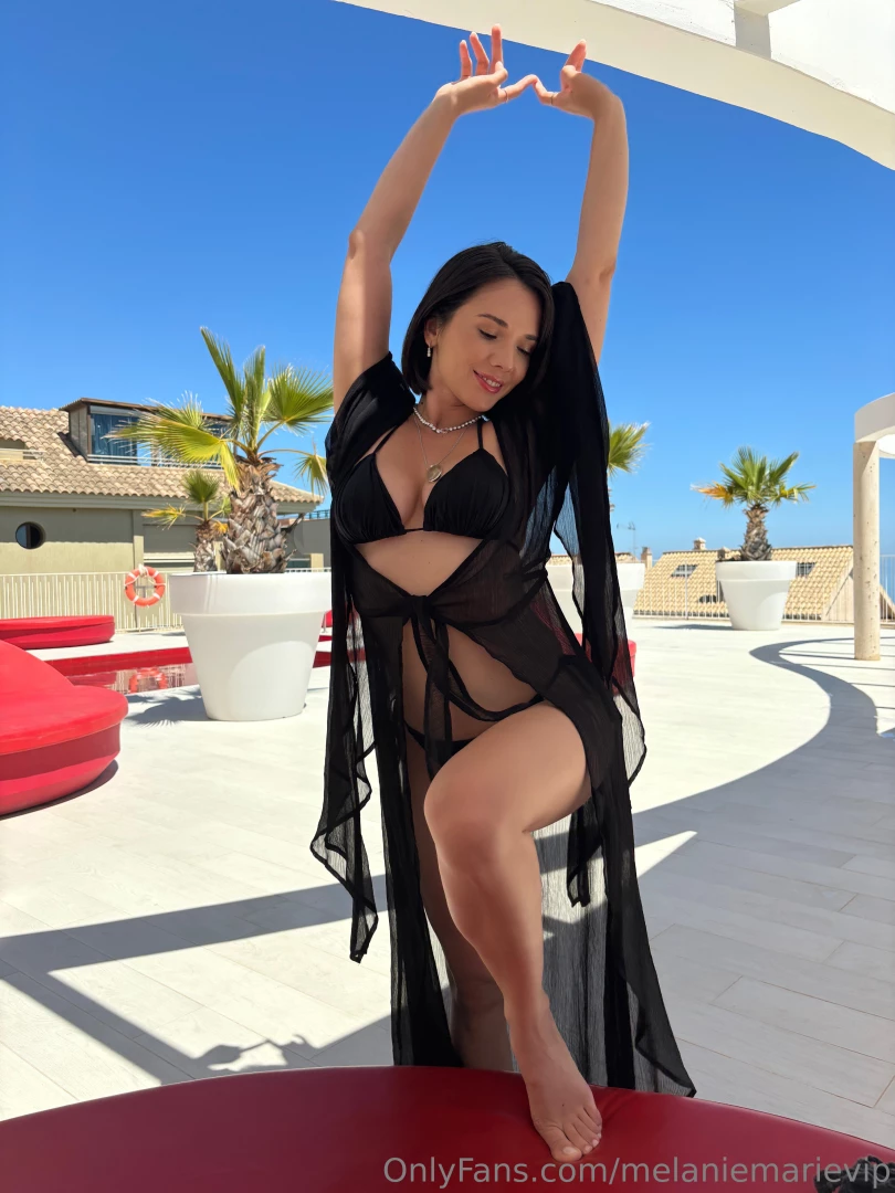 Hi guys i have some exciting news for you my friend and vixen co-star 