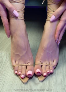 I love this heels and with my pink nails it looks amazing what you