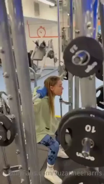 Showing off these gym gains bulking for 4 weeks and working on the 