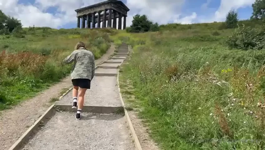 Vlogging stretching at penshaw monument 