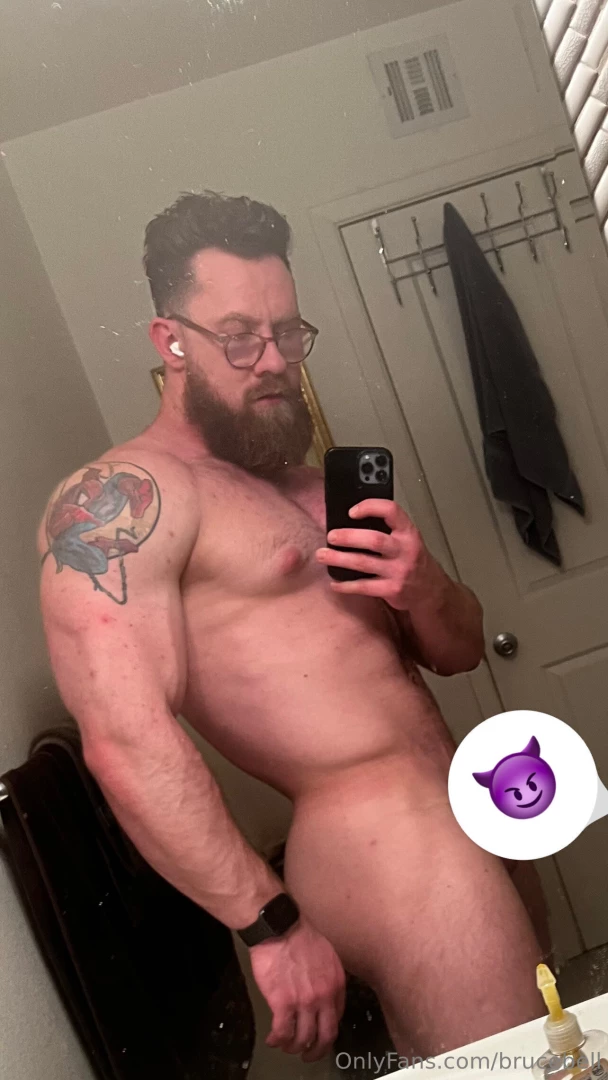 I m so horny rn who wants to see me stroke my cock tonight livestream 