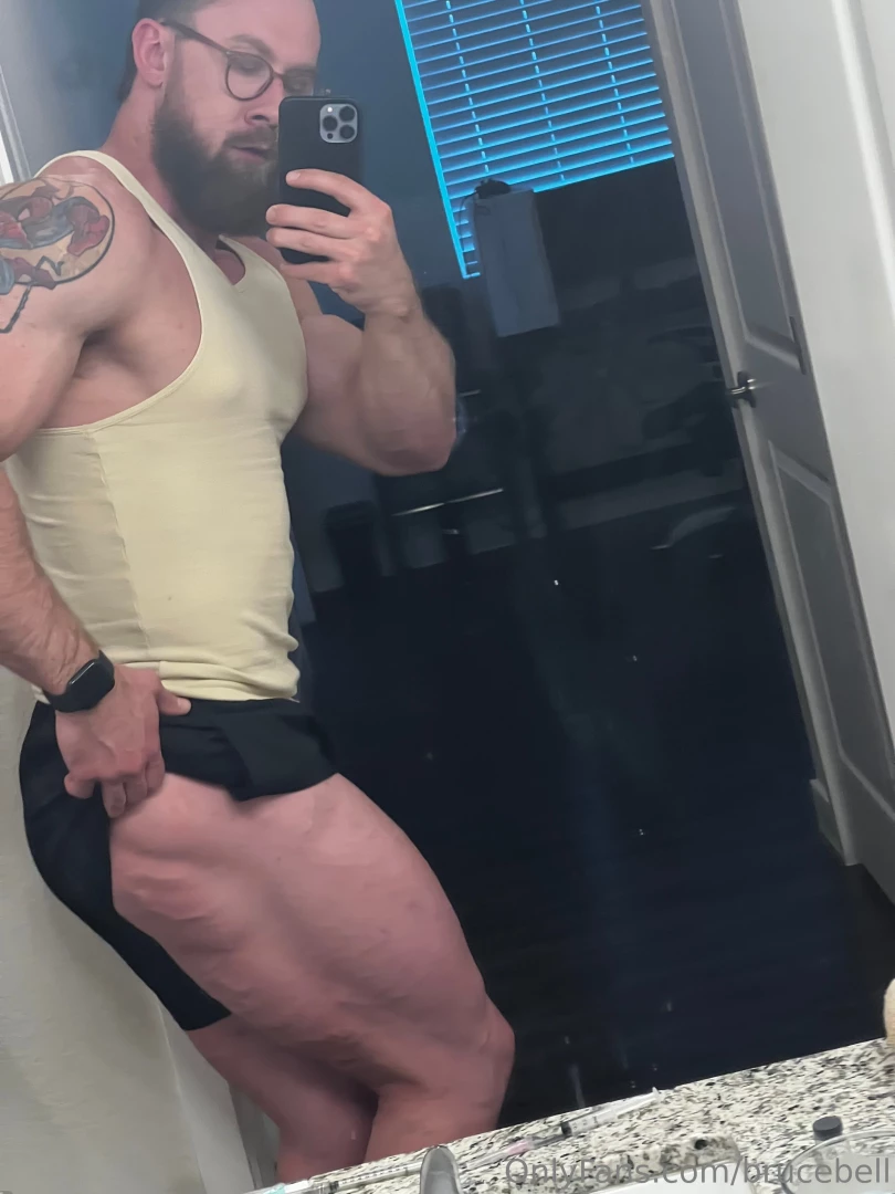 Who wants to see me spread these cheeks and show off this tiiiight 