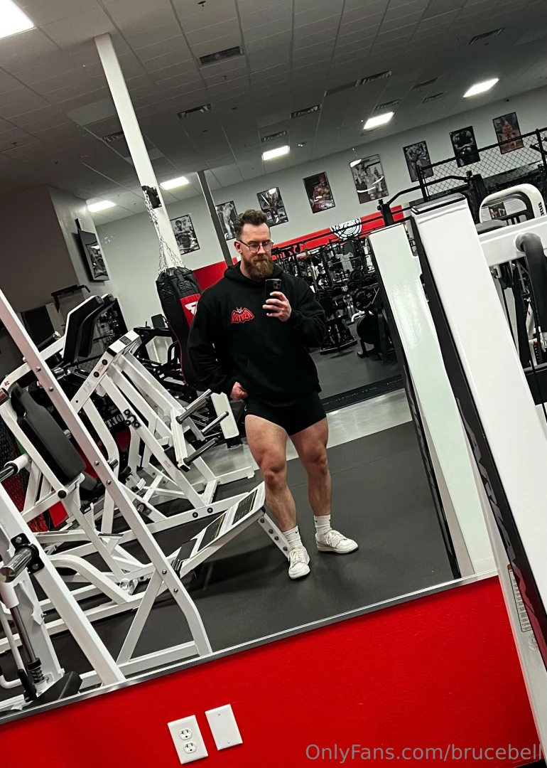 Who wants to see more of these legs without the shorts on 