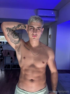 Que haces si me aparezco as en tu habitaci n