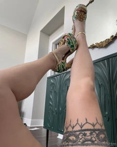 Clubbing no baby we re going to high tea at versailles