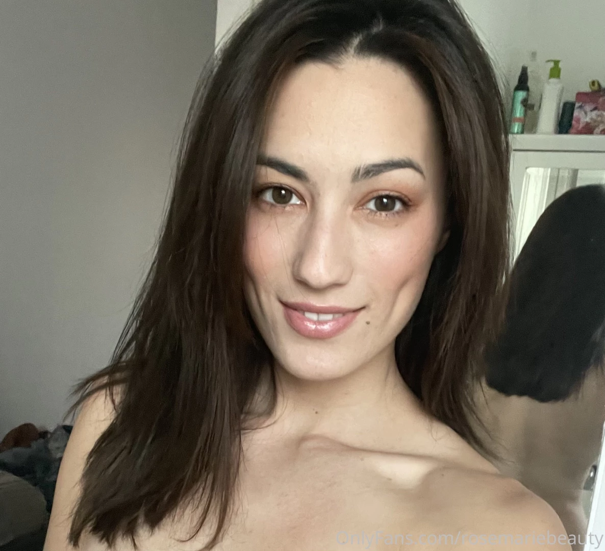 A topless selfie and few nude mirror selfies showing my 