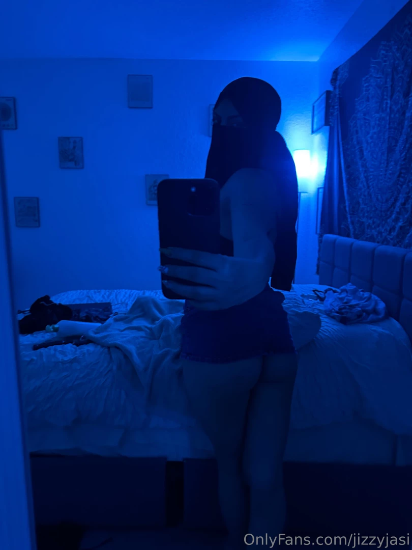 Looking is one thing but i know what you really wanna do 