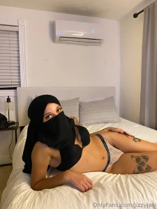 The stars aren t the only thing worth staring at tonight